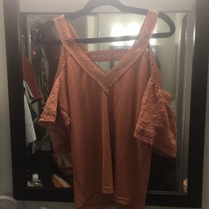 The color of this top is peach size:US(S)Brand:buckle